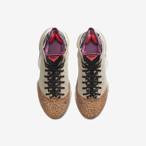 Nike LeBron 19 Low
Men's - Picture 5 of 6